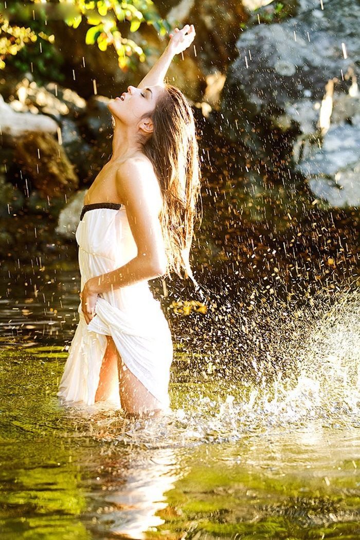 Marie Avgeropoulos in Ottawa