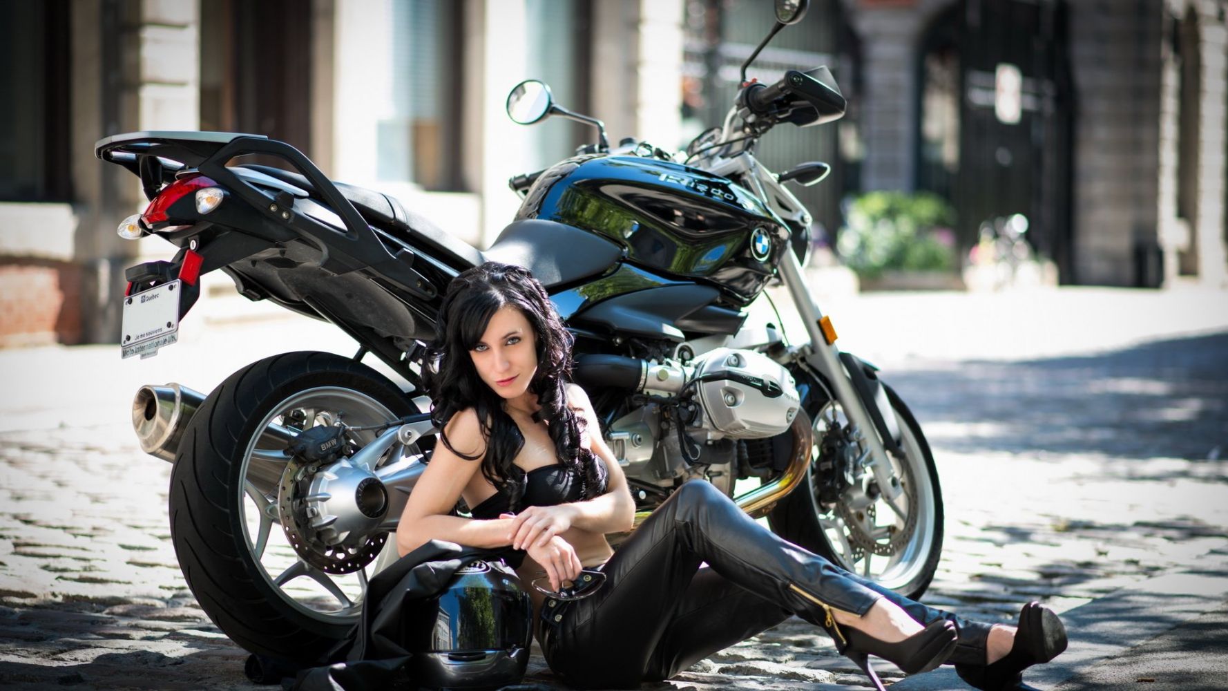 European women on bikes in Ottawa