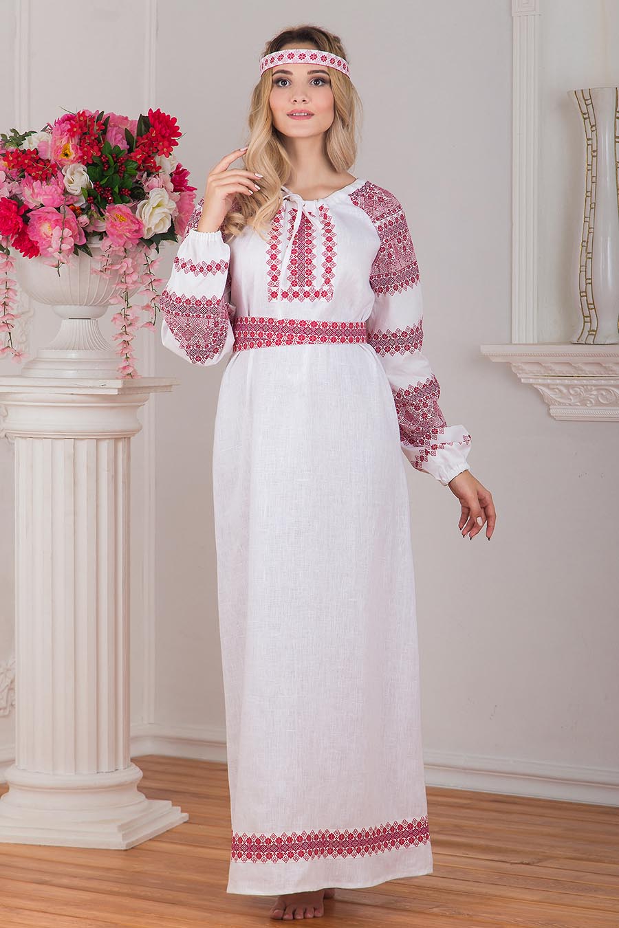 Women in Slavic costumes in Ottawa