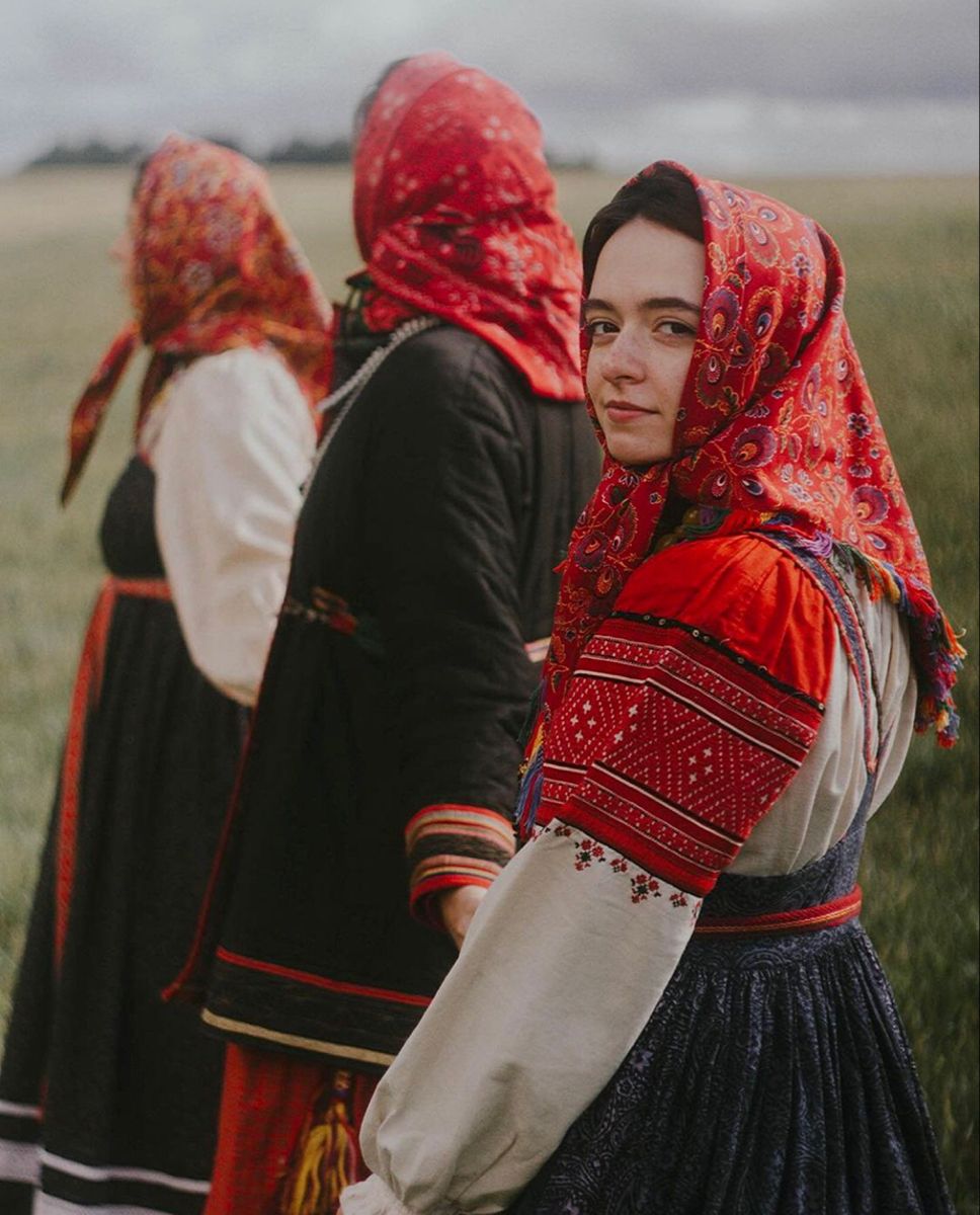 Women in Slavic costumes in Ottawa