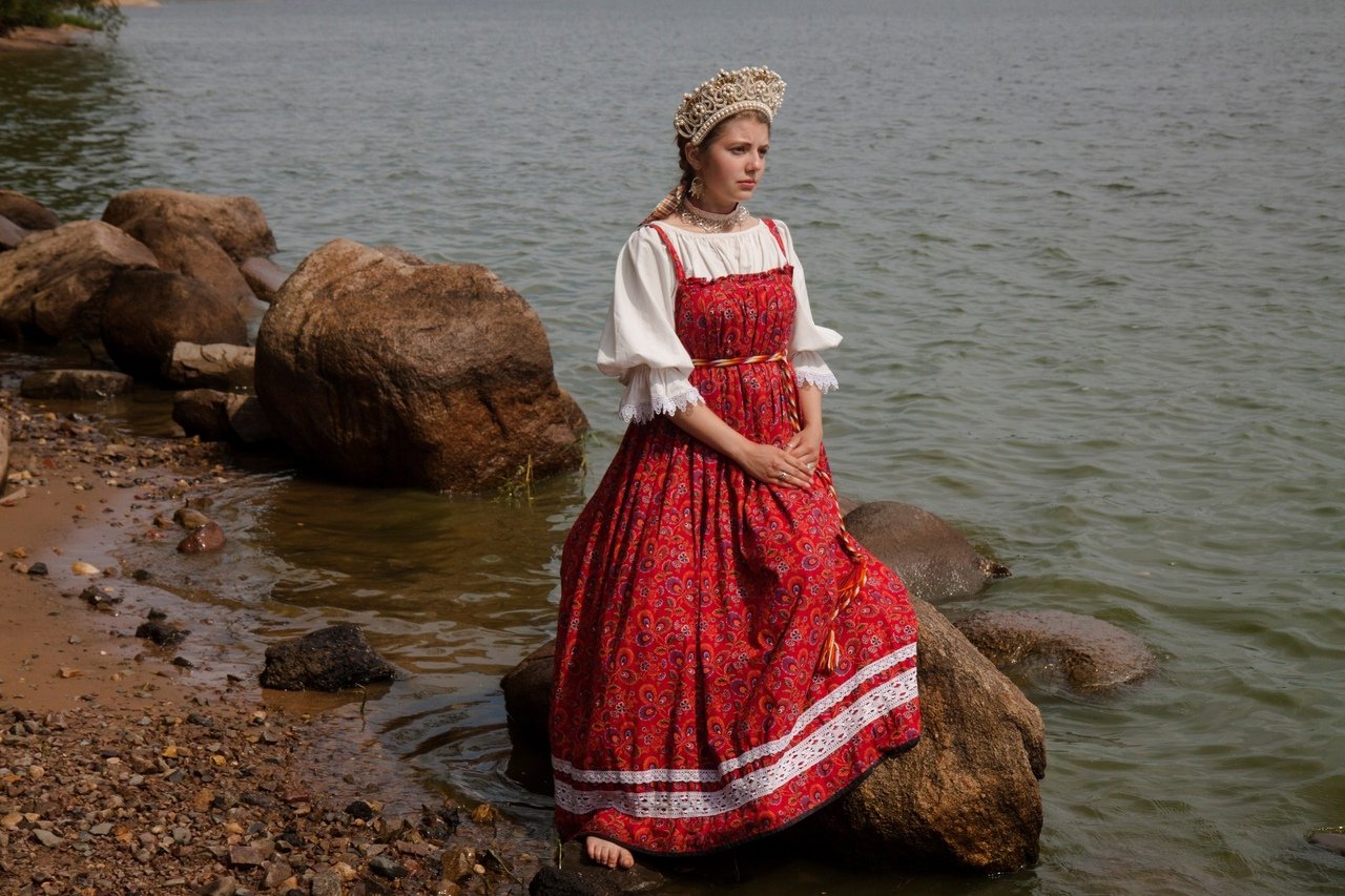 Women in Slavic costumes in Ottawa