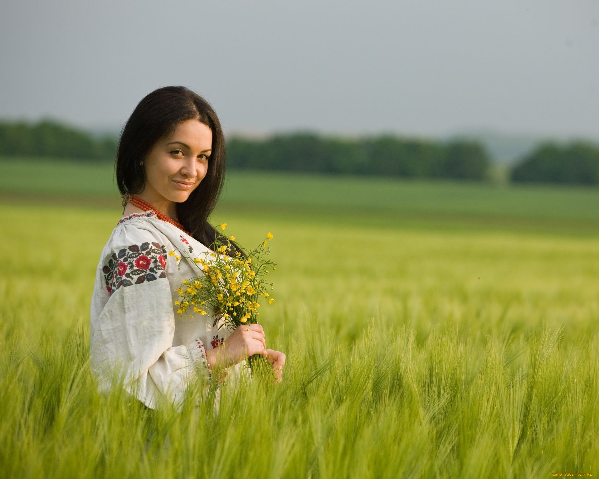 Women in Slavic costumes in Ottawa