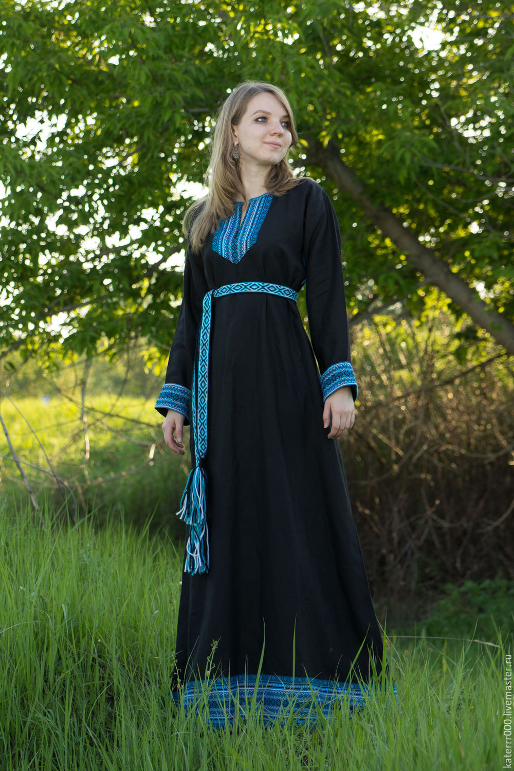 Women in Slavic costumes in Ottawa