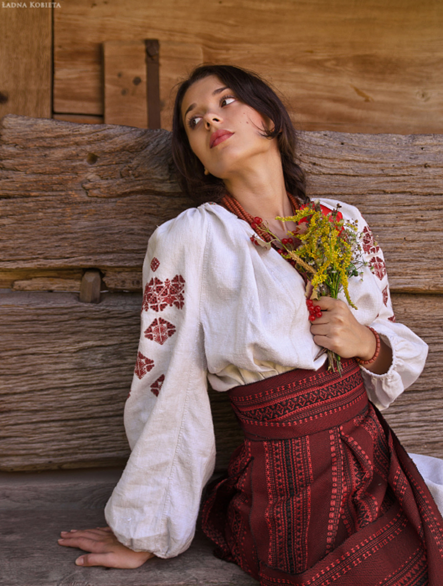 Girls in Slavic costumes in Ottawa