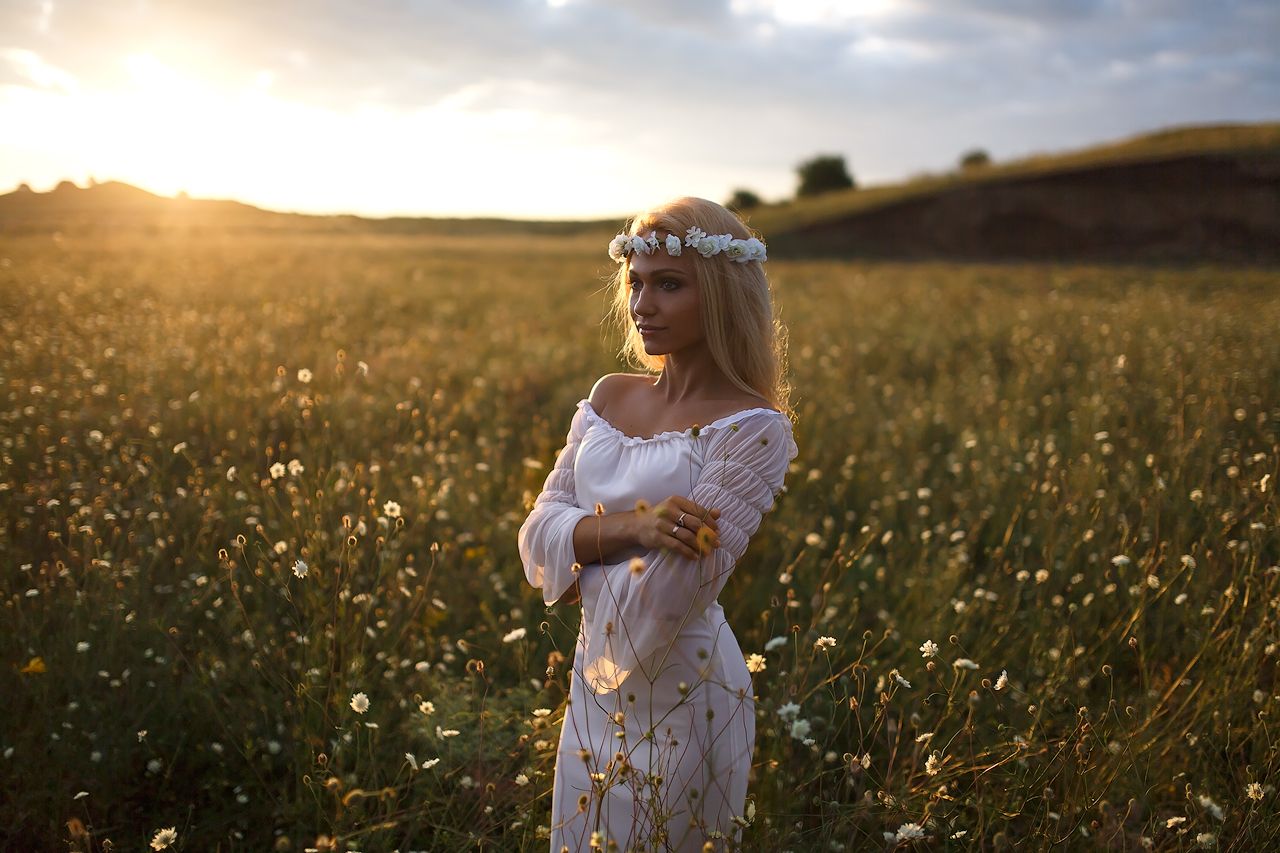 Girls in Slavic costumes in Ottawa