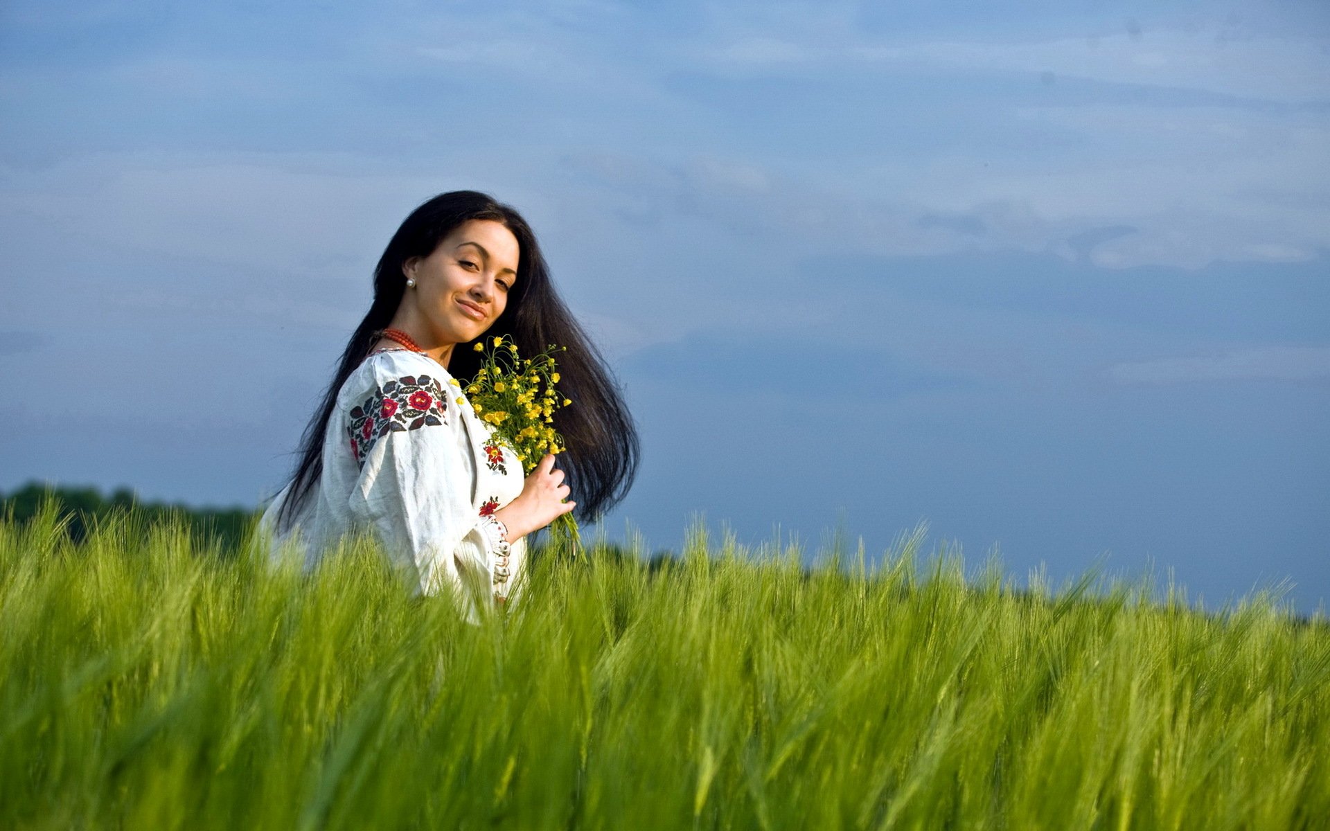 Girls in Slavic costumes in Ottawa