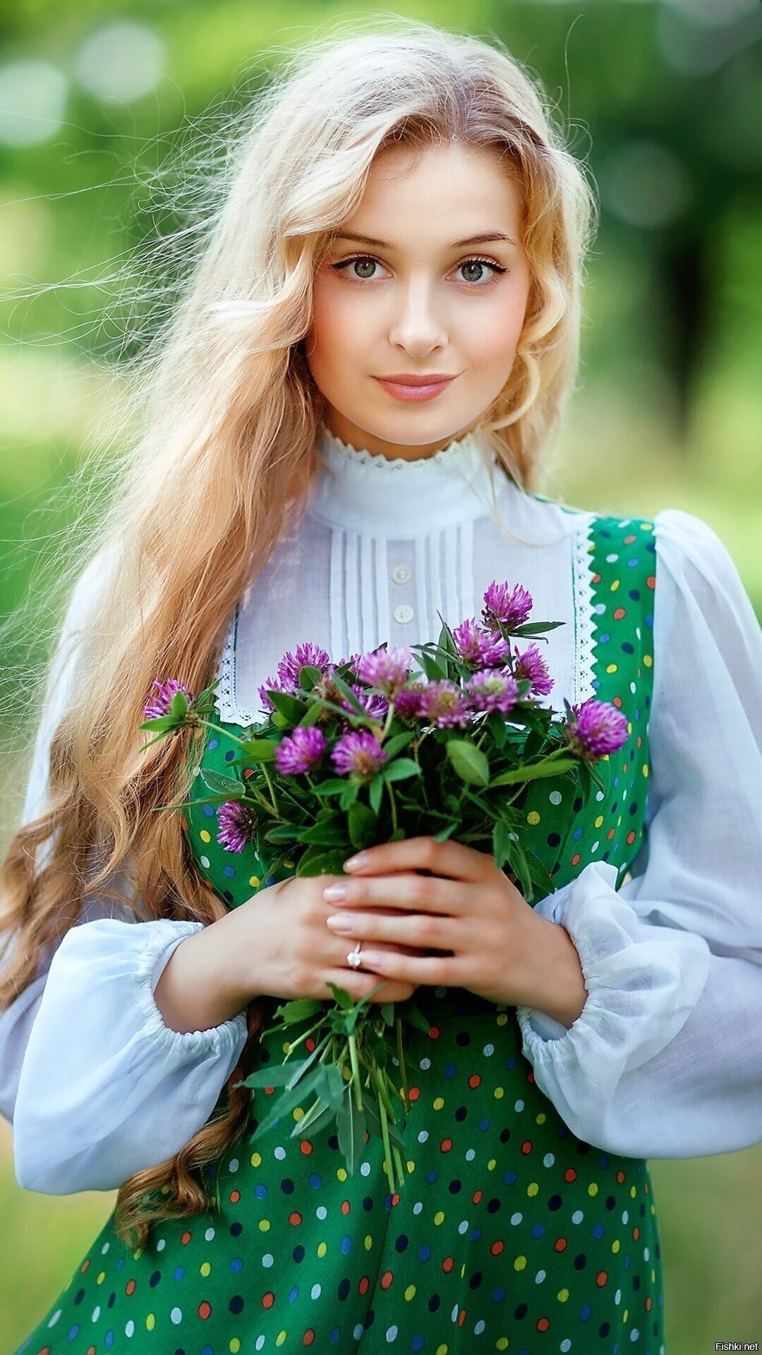 Girls in Slavic costumes in Ottawa