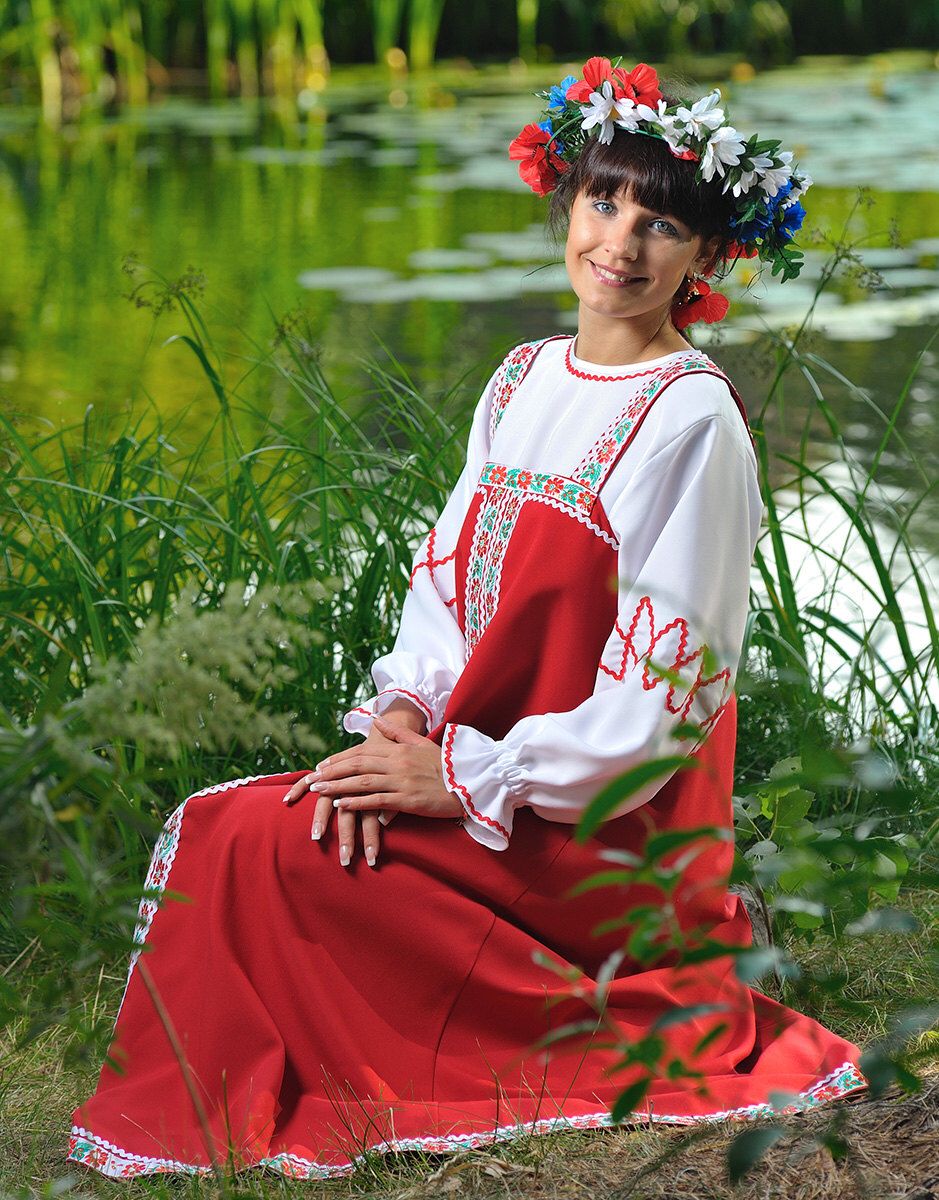 Beautiful girl Girls in Slavic costumes in Ottawa